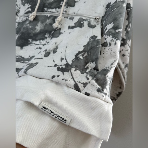 Nike Fly Standard Issue Women’s Black Gray and White Hoodie - Picture 4 of 6